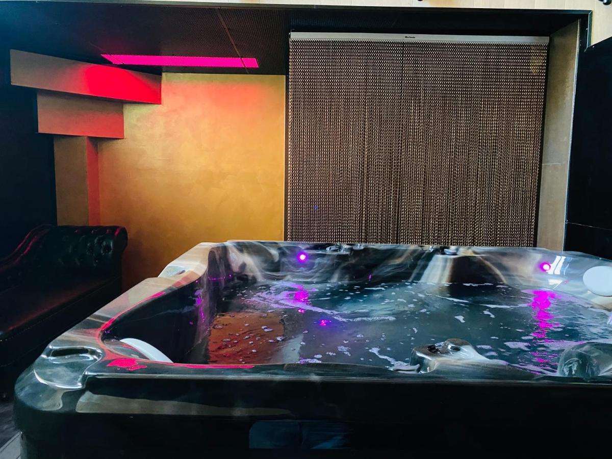 Mieuxqualhotel Jacuzzi Privatif Love Room Bordeaux Bagian luar foto