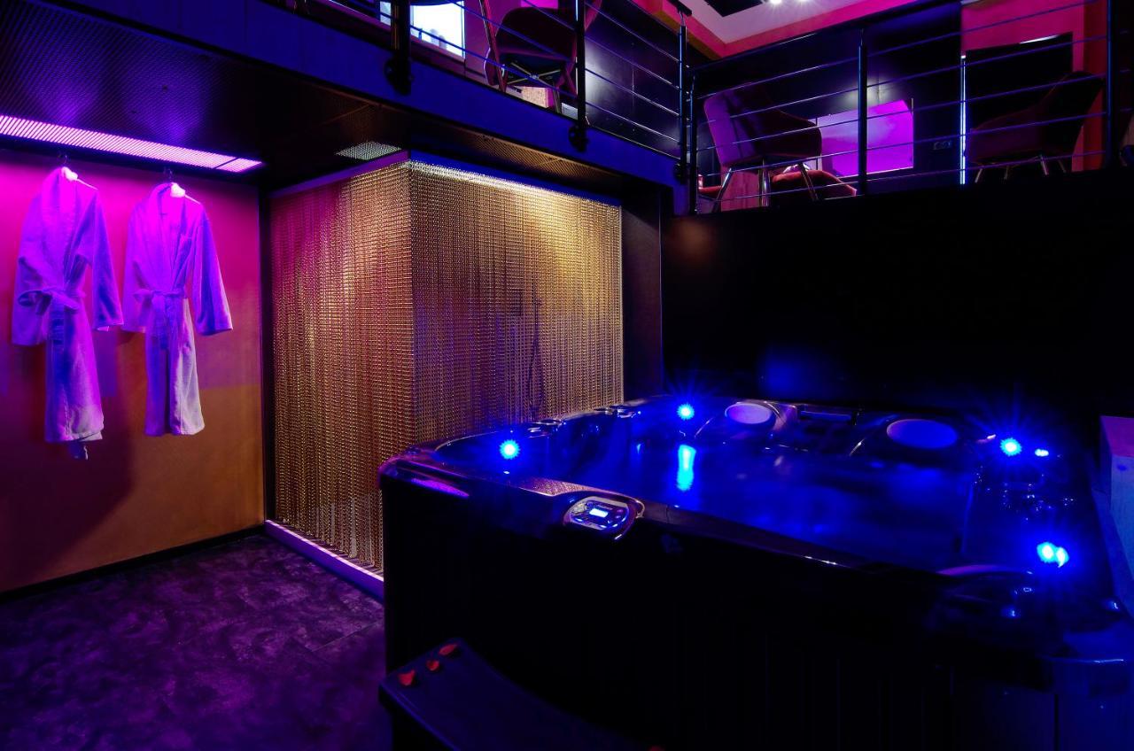Mieuxqualhotel Jacuzzi Privatif Love Room Bordeaux Bagian luar foto